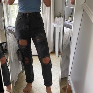 UO MOM HIGH RISE JEANS BLACK BDG